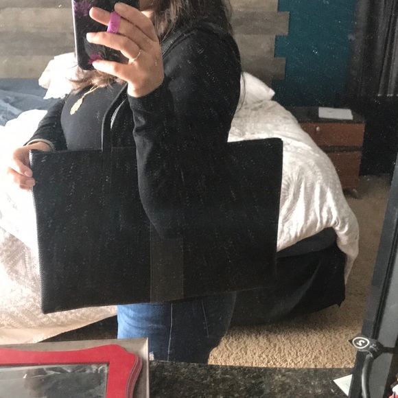 Vince Camuto tote - Picture 6 of 6